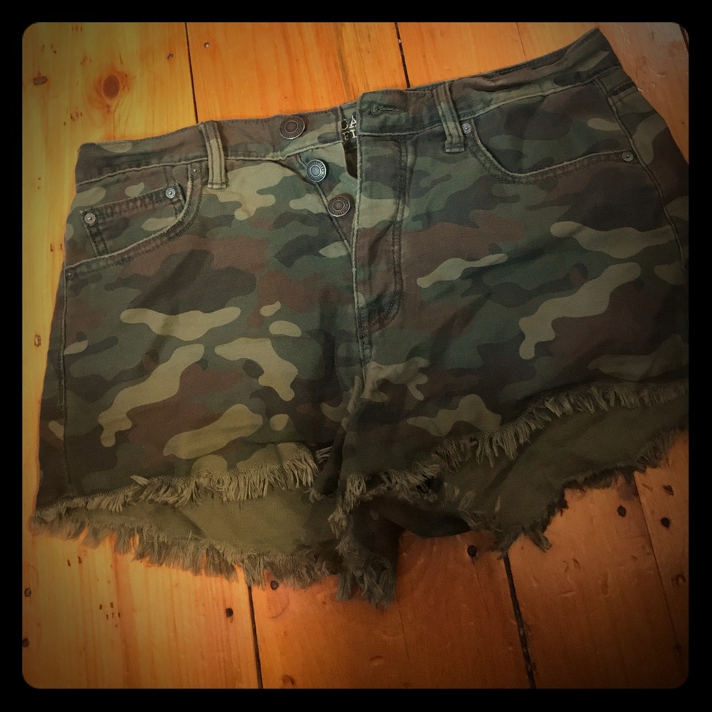 American Eagle Camouflage shorts